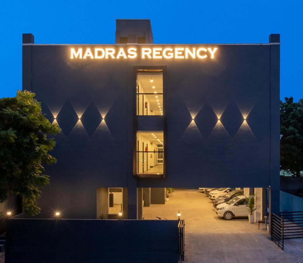ホテル Madras Regency エクステリア 写真